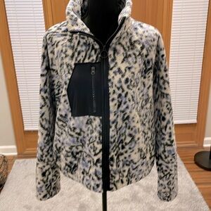 Sherpa white, blue and black waist length jacket.